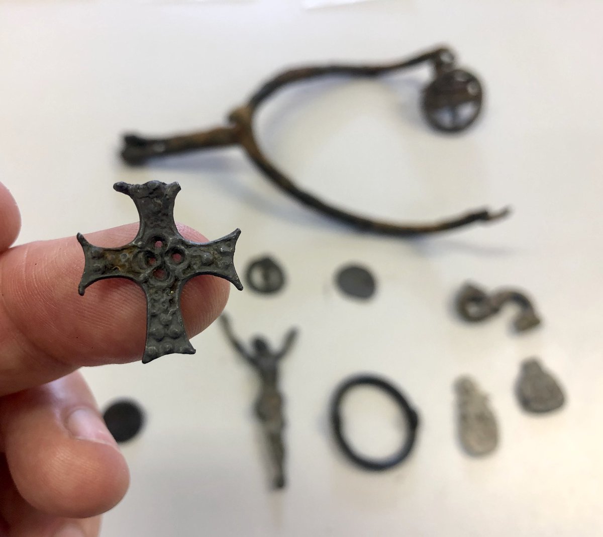 GaryBankhead's tweet photo. Back filming in #Durham today this time for the BBC. Helping to showcase the @DiveIntoDurham project we rolled out the big guns @cmgerrard1, curator Craig Barclay @dumuseums, conservator @VickyGarlick &amp; several @ArcDurham MA students plus some delightful small finds #Archaeology https://t.co/A0XikkZf4f
