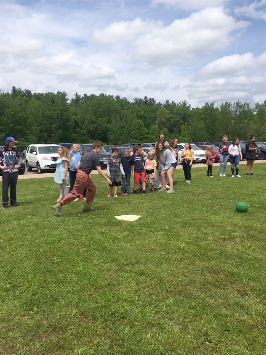 BSpaIBCAS's tweet photo. IB Mentors and mentees had a great time at the end of the year mat ball game. @BSCSD @BSPAHS @iborganization @Wood_Road_Elem https://t.co/rcU14uVjO1