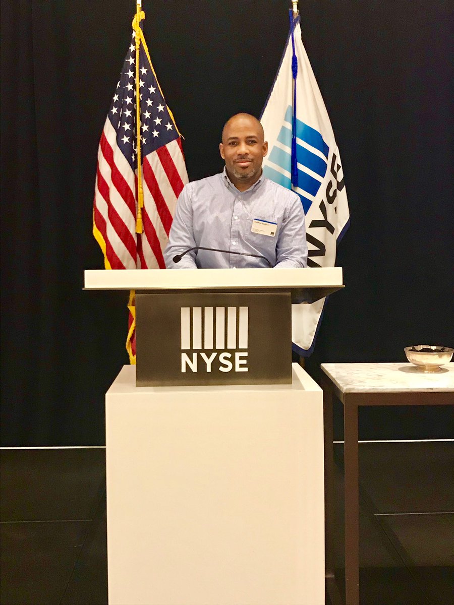 #SwedishInstitute graduate 🎓 Thomas Silvera (class of ‘17) along with the Food Allergy Fund ringing the #openingbell at the #NewYorkStockExchange this morning to honor all the work they have done to fund research and solve the growing problem of food allergies ... #elijahsecho