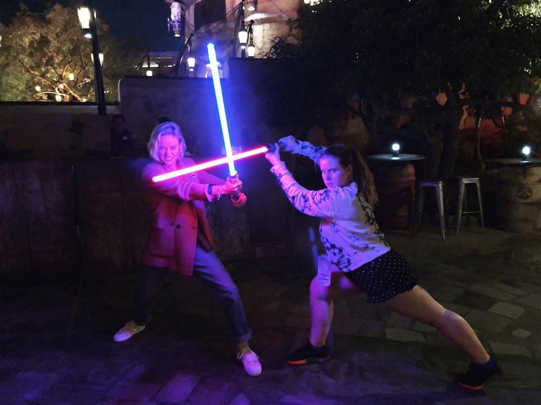 dayasapphic's tweet photo. brie larson fangirling over star wars is something I live for https://t.co/CeqZoGX2ip