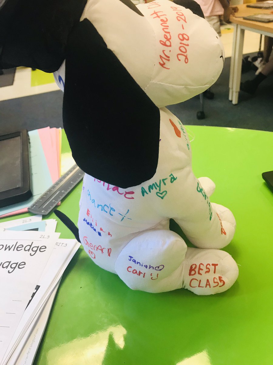 Dbennett2D's tweet photo. 2018-2019 school year is almost over Thank you Crystal for getting me this memorable gift 🎁 #BuggByDesign #SpectacularSecond #SignedByAll https://t.co/gIOaUjtkgh