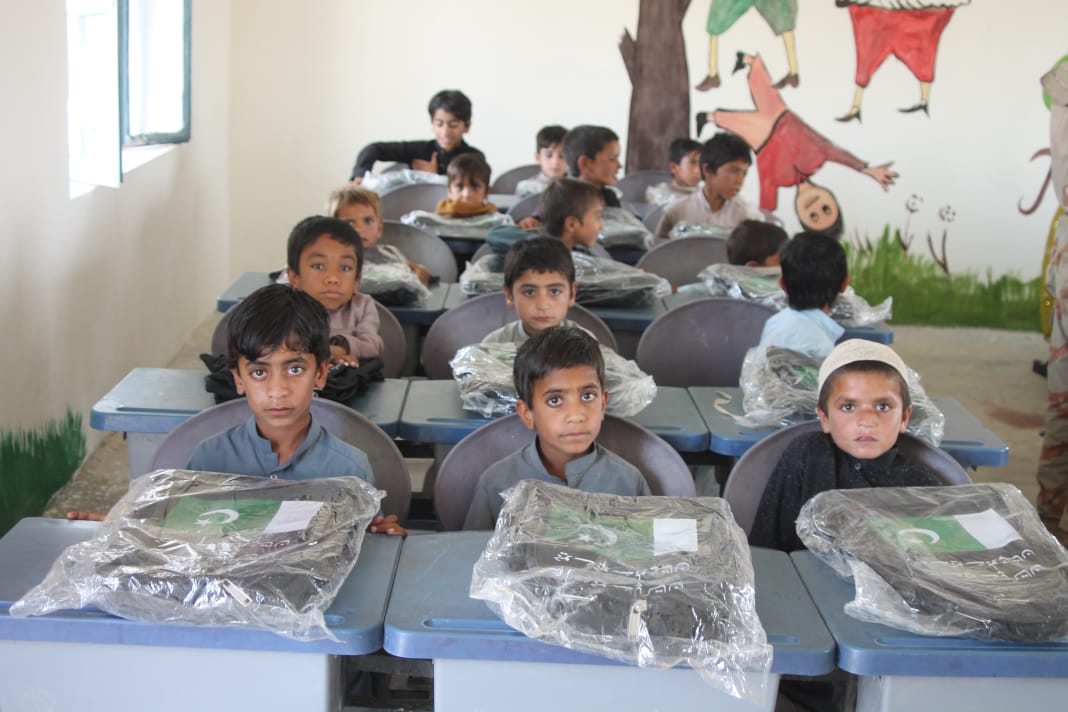 developingpak's tweet photo. Country cannot progress without education Renovation of Govt Public School & installation of Water Supply Scheme was carried out in line with socio-eco uplift plan by #PakArmy in #Padag. It was inaugurated by students of school
#Pakistan #Balochistan #Quetta
©Voice of Balochistan https://t.co/BuCPOizVqt