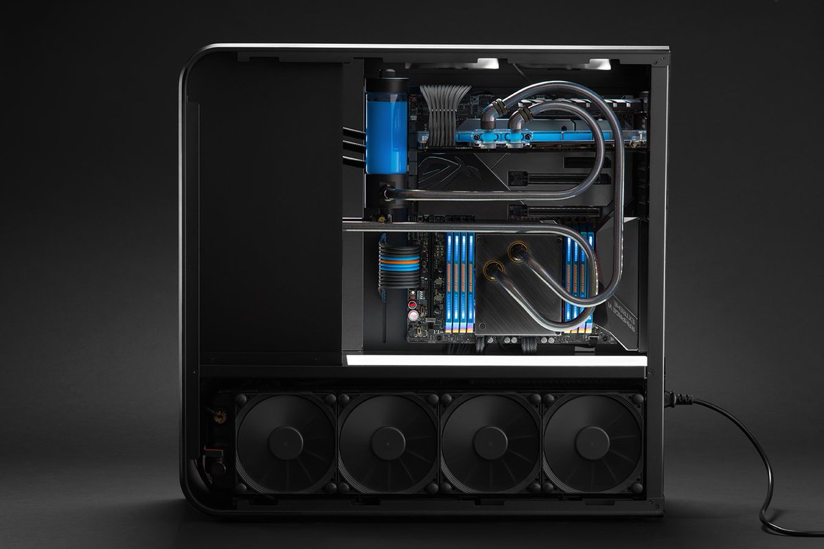 MOD1PC's tweet image. Whoa! What a build!! Charles Harwood has done it again in the #XFORMA MKII featuring #ModONE cables with #MDPC sleeving ;) #PCMasterRace #PCMR #CustomPC