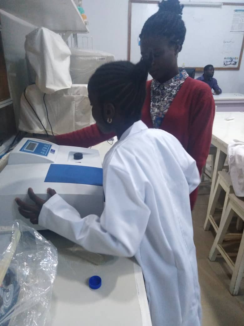 DrosLabUI's tweet photo. Today, @DrosLabUI is delighted to host a primary 5 student, Honour Ayooluwa from The Olives International School, Ibadan Nigeria via the program A Day out of School. Many Thanks to all the facilitators. @ManFlyFacility @Poppi62 https://t.co/zlJt1pbYOx