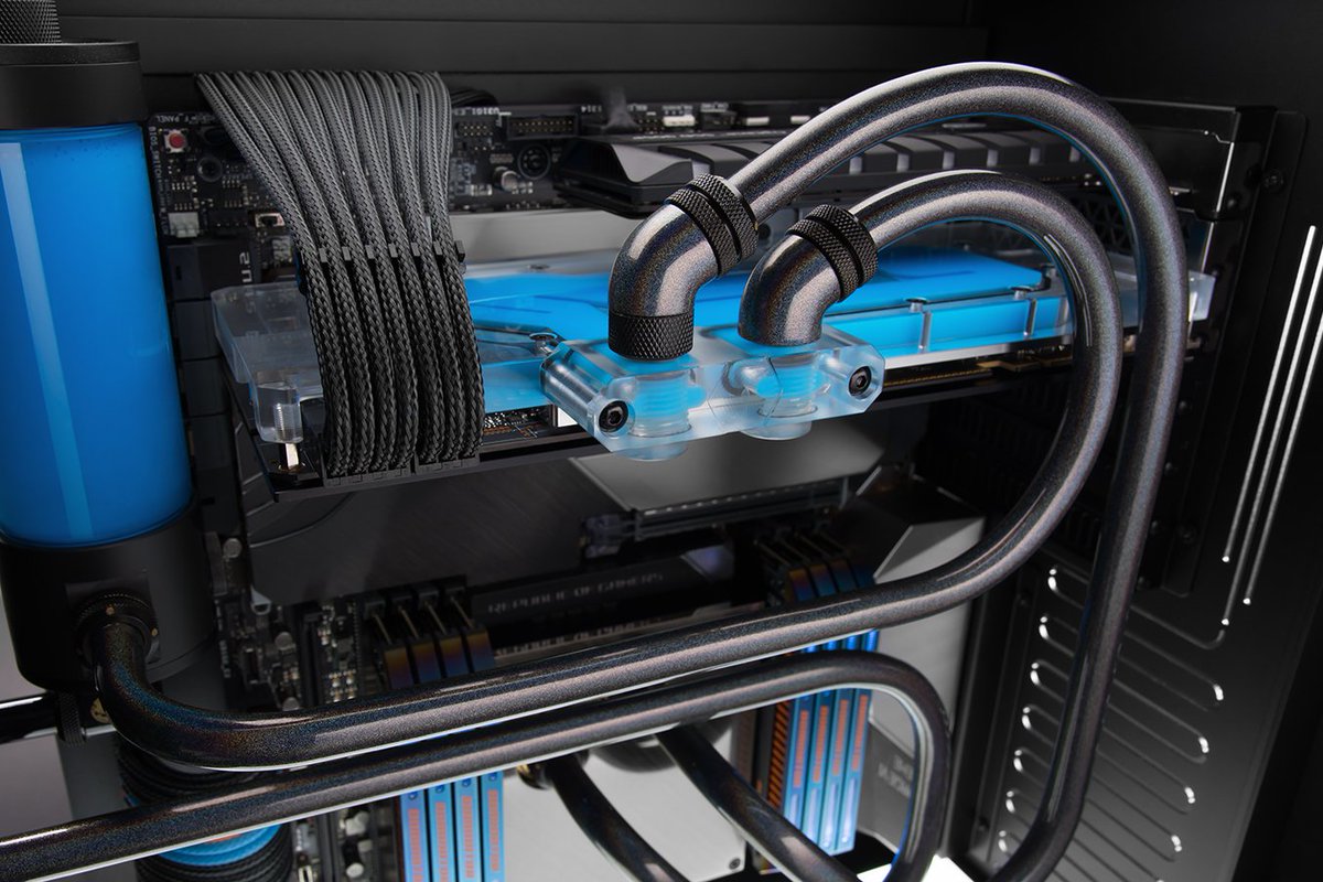 MOD1PC's tweet image. Whoa! What a build!! Charles Harwood has done it again in the #XFORMA MKII featuring #ModONE cables with #MDPC sleeving ;) #PCMasterRace #PCMR #CustomPC