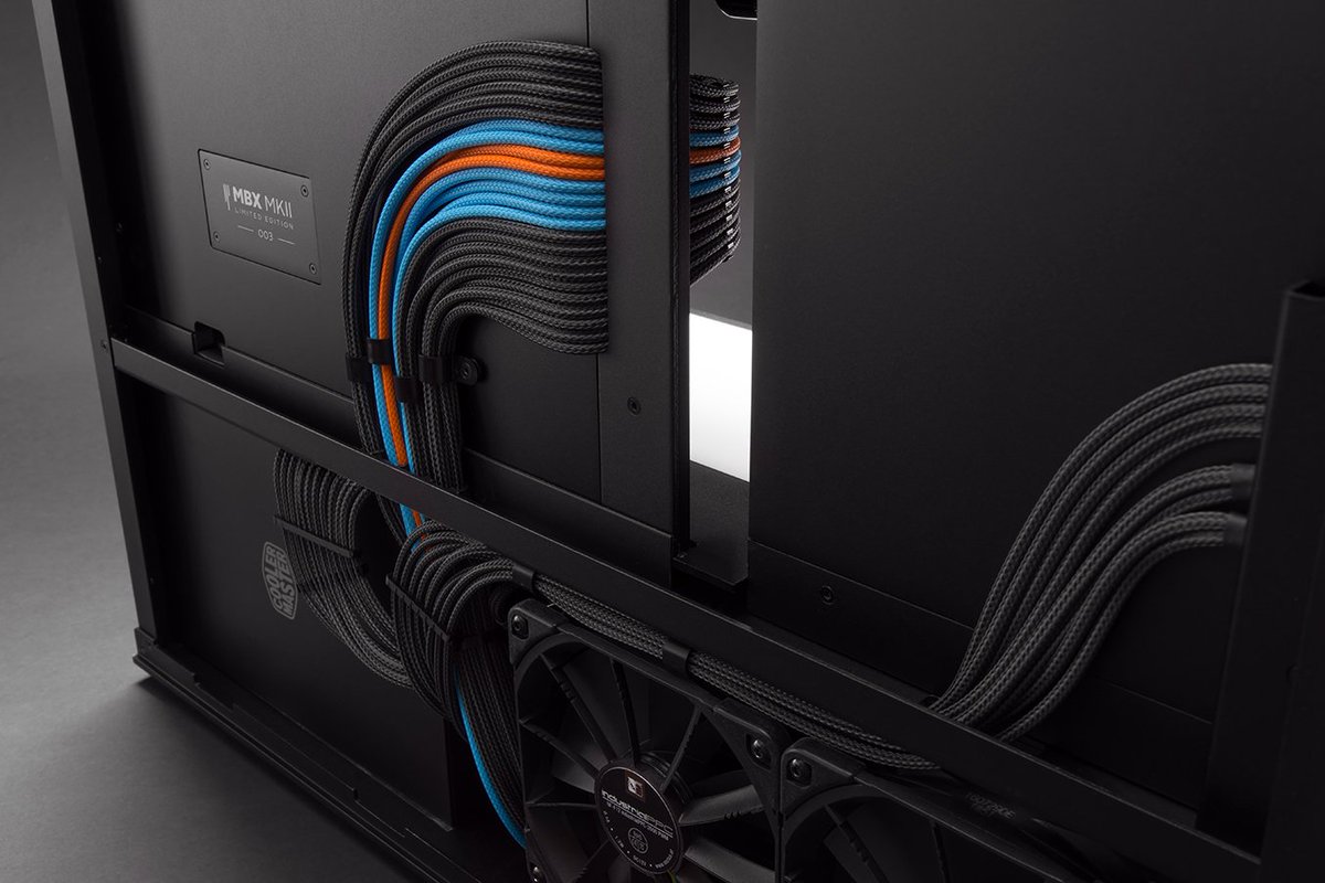 MOD1PC's tweet image. Whoa! What a build!! Charles Harwood has done it again in the #XFORMA MKII featuring #ModONE cables with #MDPC sleeving ;) #PCMasterRace #PCMR #CustomPC