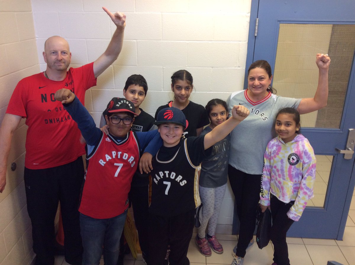 LarkspurPhysed's tweet photo. @MsJHammond @parentev @LarkspurPS @Raptors @PeelSchools @regionofpeel 
Lions of Larkspur LOVE THEIR TORONTO RAPTORS!  
Go Raptors Go! https://t.co/on8xl3KlQ8