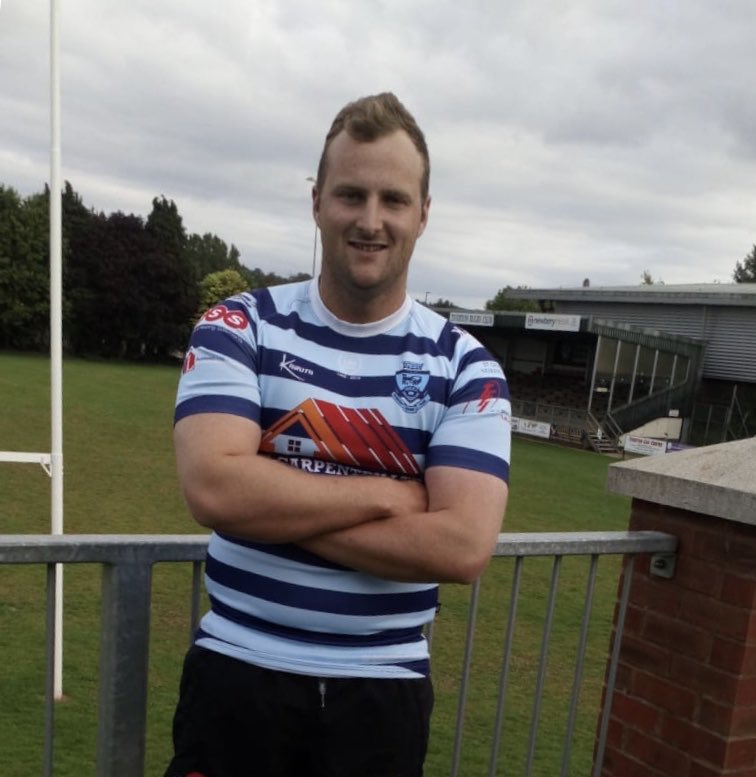 Welcome to the club to <a href="/jcampbell91815/">James Campbell</a> James Campbell , a back three player who lives in Tiverton, but signs from South Molton 👍👍💪💪

#BleedBlue