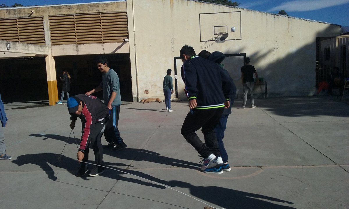 Angel95298840's tweet photo. Sábado 25 de mayo taller de deportes una jornada linda con juegos adaptados a la fecha patria el elastico,el sapo,tejo la payana entre otros todo un mismo ❤en el deporte con nuevas experiencias acompañado del aprendizaje y enseñanza @fguillesaavedra @vanesa_aramayo @aniberruezo https://t.co/bEtPnfH0Ij
