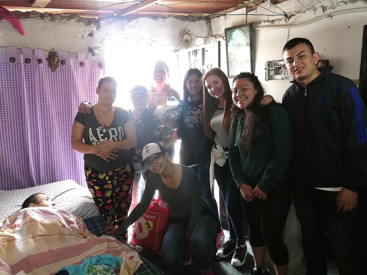 FridaFundacion's tweet photo. En la sexta jornada de brigadas de salud en Cazucá #comuna4... Ayudamos a mejorar un poco la vida de Camilo, entregamos alimentos, medicamentos y ropa... #vamosacambiarelmundo Gracias por ayudar esta construcción de país @PoliciaCmarca https://t.co/a8yhHB2iGL
