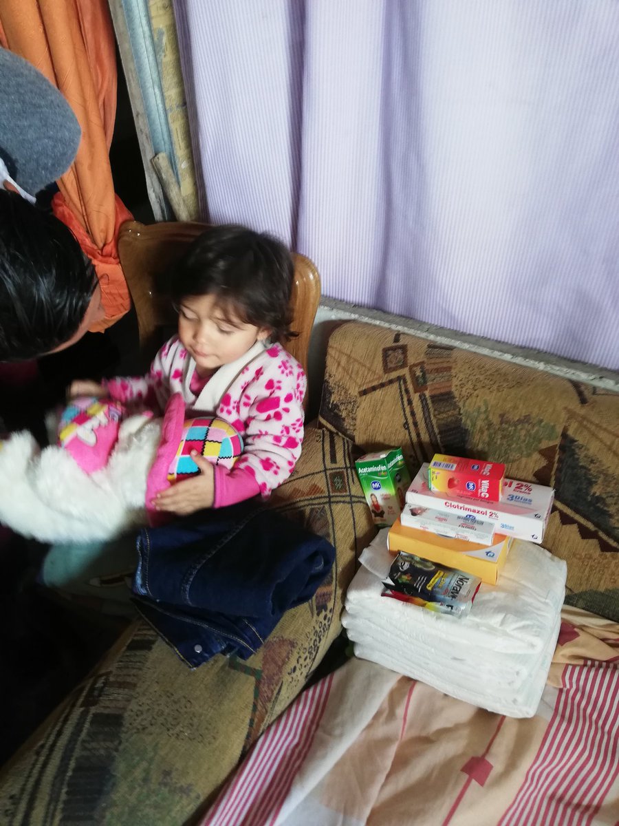 FridaFundacion's tweet photo. En la sexta jornada de brigadas de salud en Cazucá #comuna4... Ayudamos a mejorar un poco la vida de Camilo, entregamos alimentos, medicamentos y ropa... #vamosacambiarelmundo Gracias por ayudar esta construcción de país @PoliciaCmarca https://t.co/a8yhHB2iGL