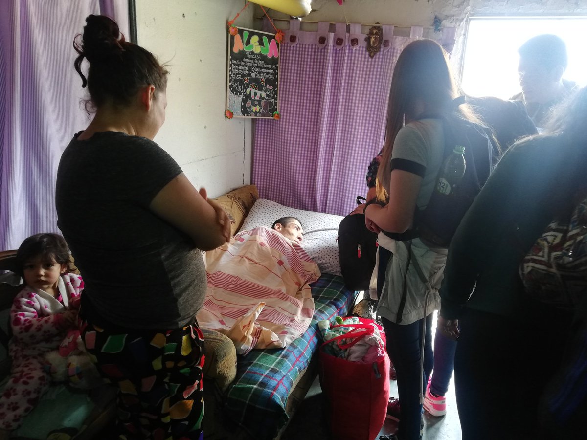 FridaFundacion's tweet photo. En la sexta jornada de brigadas de salud en Cazucá #comuna4... Ayudamos a mejorar un poco la vida de Camilo, entregamos alimentos, medicamentos y ropa... #vamosacambiarelmundo Gracias por ayudar esta construcción de país @PoliciaCmarca https://t.co/a8yhHB2iGL