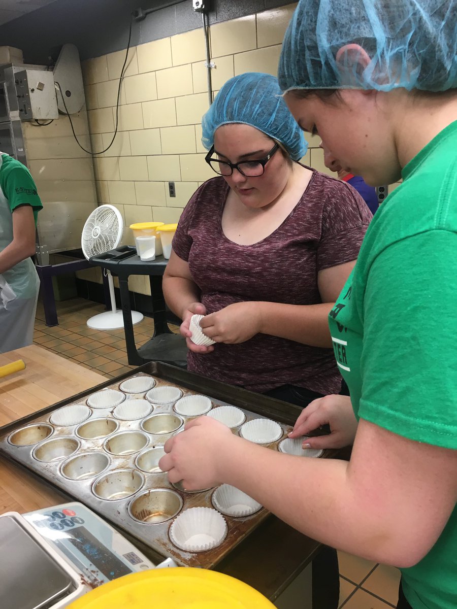 KSUGrainSci's tweet photo. The group got a taste of #BakeryScience today while making chocolate cupcakes 🧁 https://t.co/qsThJyed1b