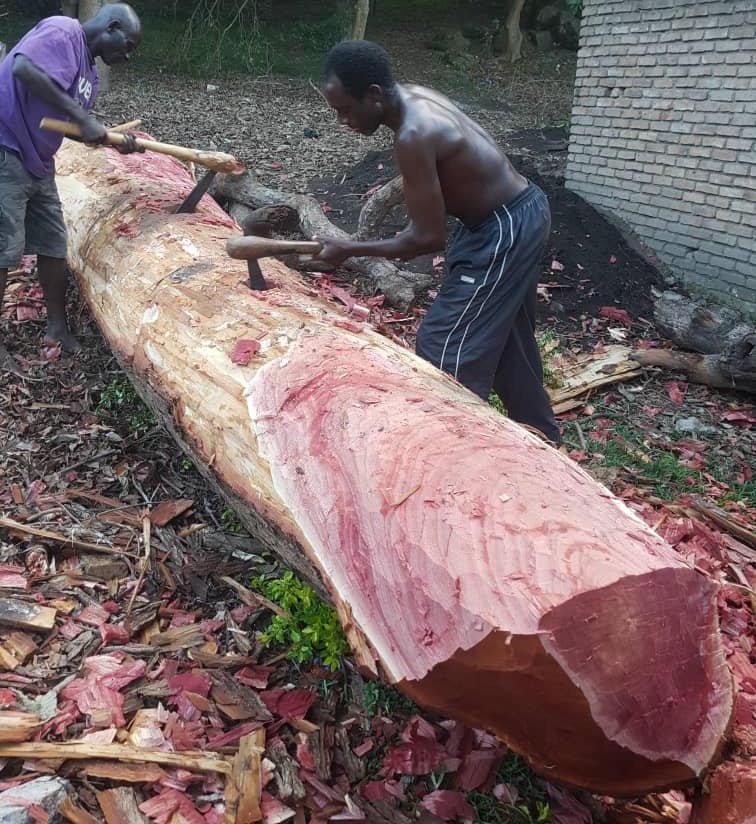 MtafuManda's tweet photo. From log to canoe; made in Chintheche...Chigumbuli https://t.co/66agZJXSIL