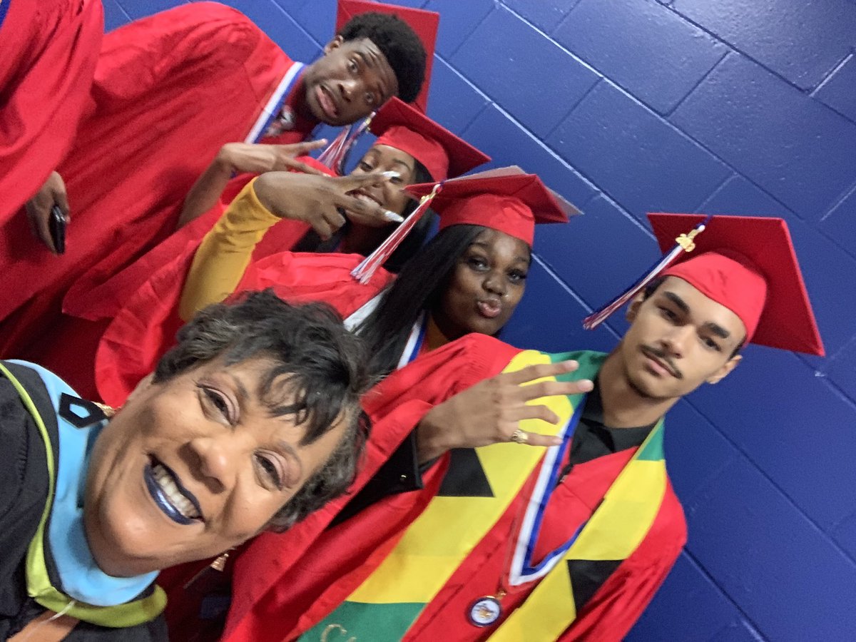 Carla Knight tweet media