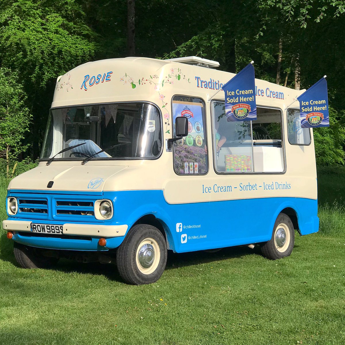 Rosie had a fabulous time at the most beautiful wedding on Saturday 💕🍦☀️ 

#icecream #icecreamvan #icecreamtruck #icecreamlove #icecreamgoals #icecreams #classicicecream #icecreamtime #bedford #bedfordcf #bedfordcficecreamvan #weddingseason #weddinghire