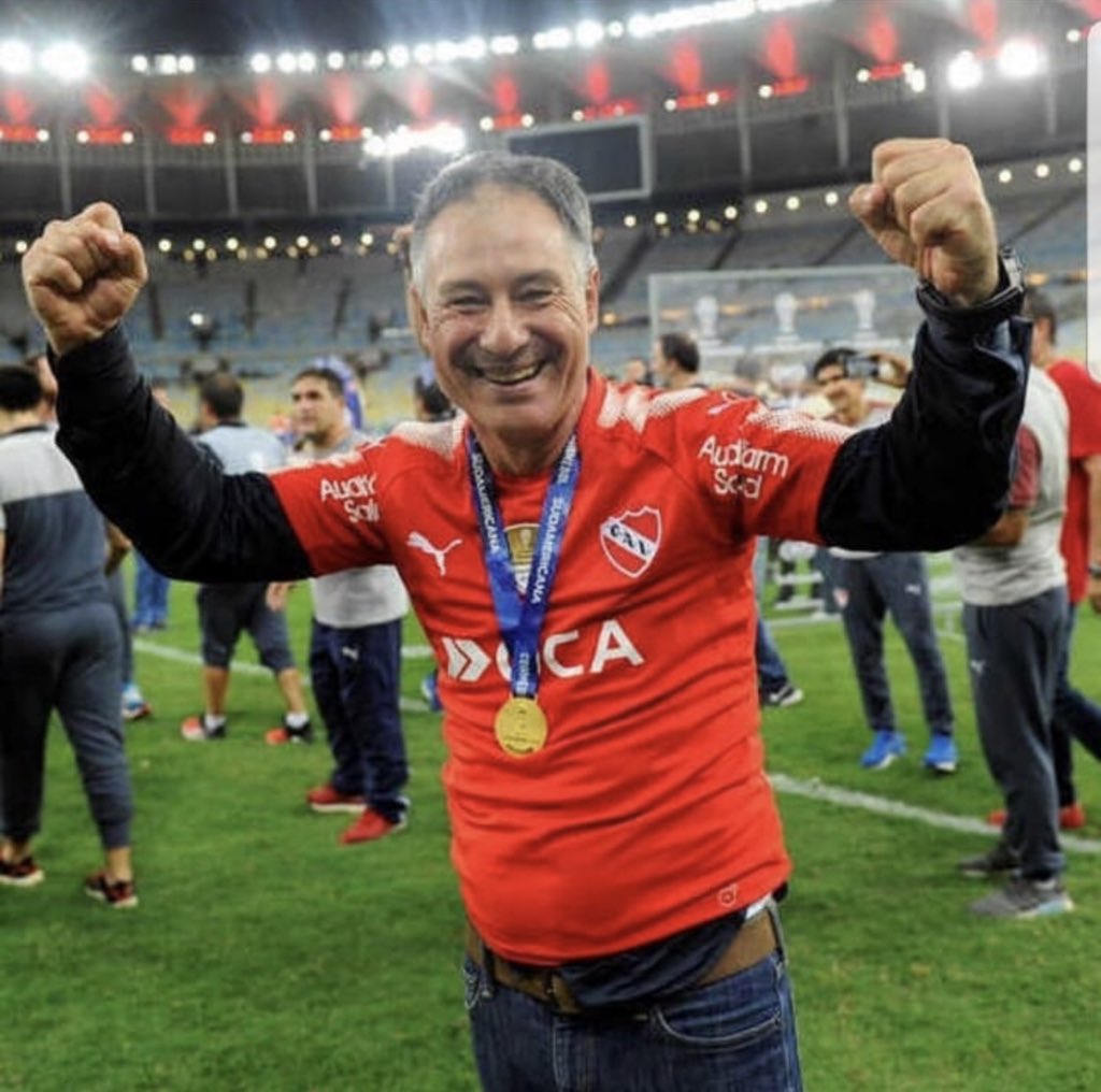 IndependientPna's tweet photo. Ariel Holan dejó de ser el entrenador de #Independiente 
104 Partidos
49 Ganados
32 Empatados
23 Perdidos
152 Goles a favor
89 Goles en Contra
2 Títulos https://t.co/PhzakPwgFV