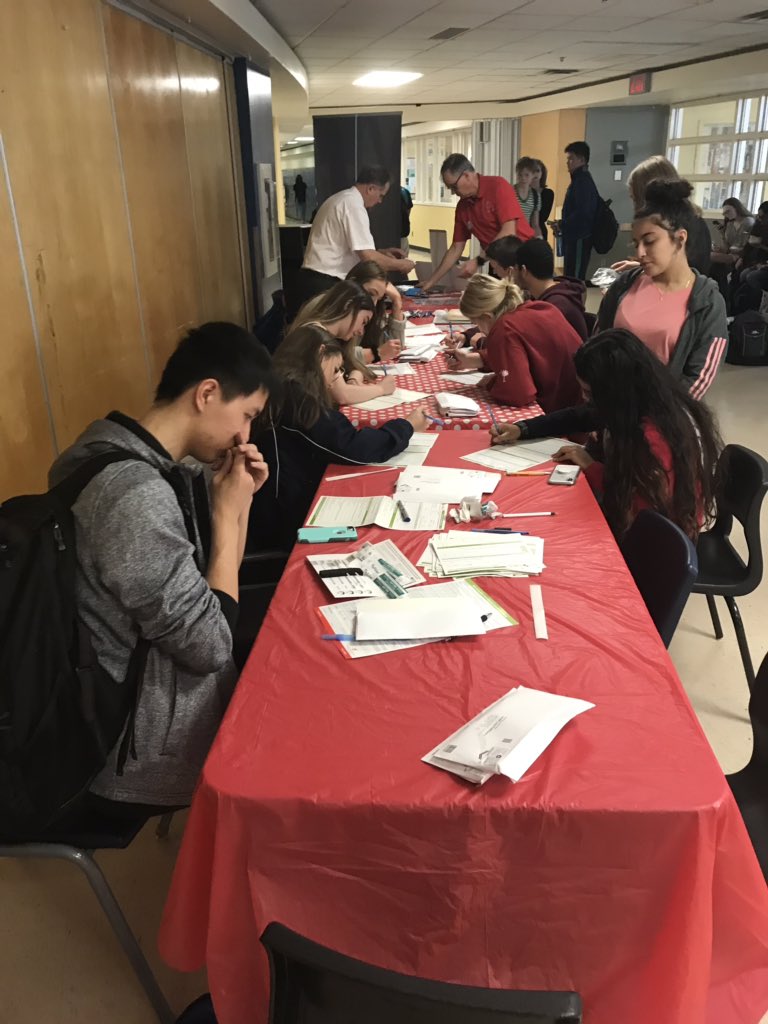 MrsRChambers's tweet image. Job well done @EducationKeegan!!  We had at least 30 people swabbed at the Stem Cell Get swabbed campaign. #jmsshpa10  @LifelineOTT @StuntmanStu @OCDSB #studentsolutions #changemakers