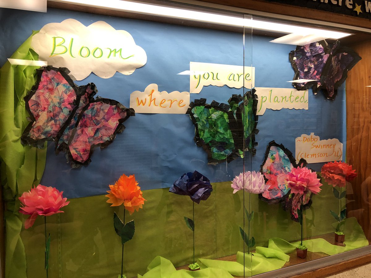 Ss projects on display thanks to @Pjonescbsdart !! Thank you for guiding the students in creating this awesome display😊🌸🌼🌻🌹💐 #umsmds #art #pressumecompetence #warriorstrength #unamipride