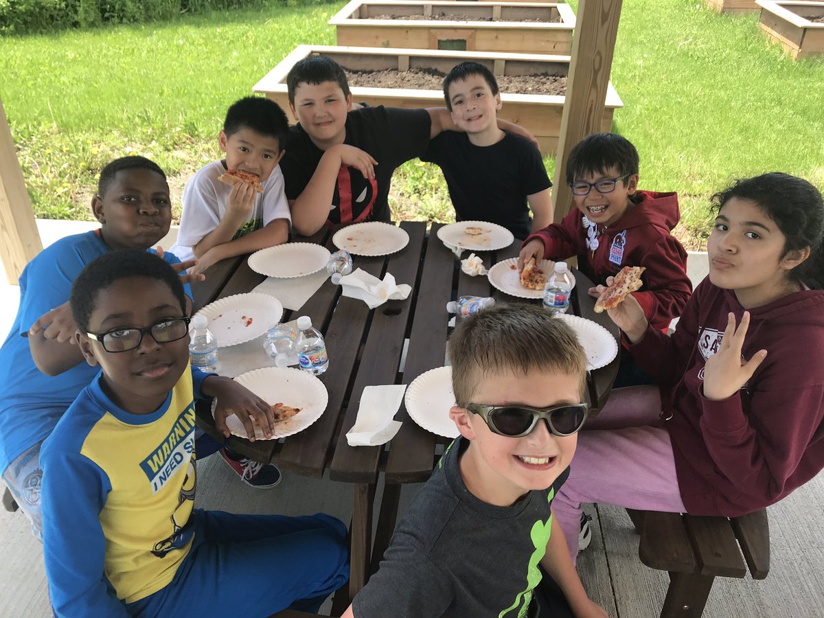 PVBuchanan4th's tweet photo. Thank you, PTO, for the pizza 🍕 reward by donating the most money for our all-school penny wars! 💰Yummo! #pvpride #helpingout https://t.co/zG7sXROEcH