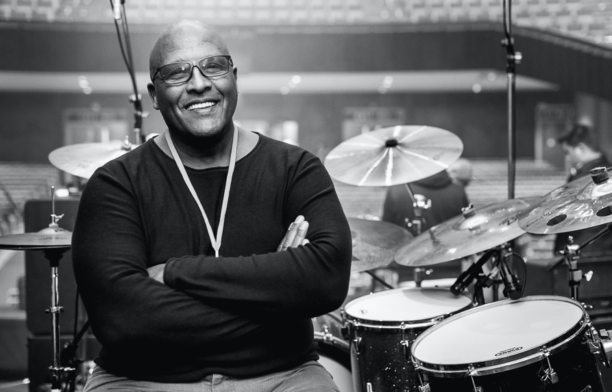 Congratulations are in order for Heartbreakers drummer  Steve Ferrone! Steve will be inducted into the Music Walk of Fame in his hometown of Brighton, England on July 10th! For more info visit brightonmusicwalkoffame.com 
(📷: Dino Zarafonitis)