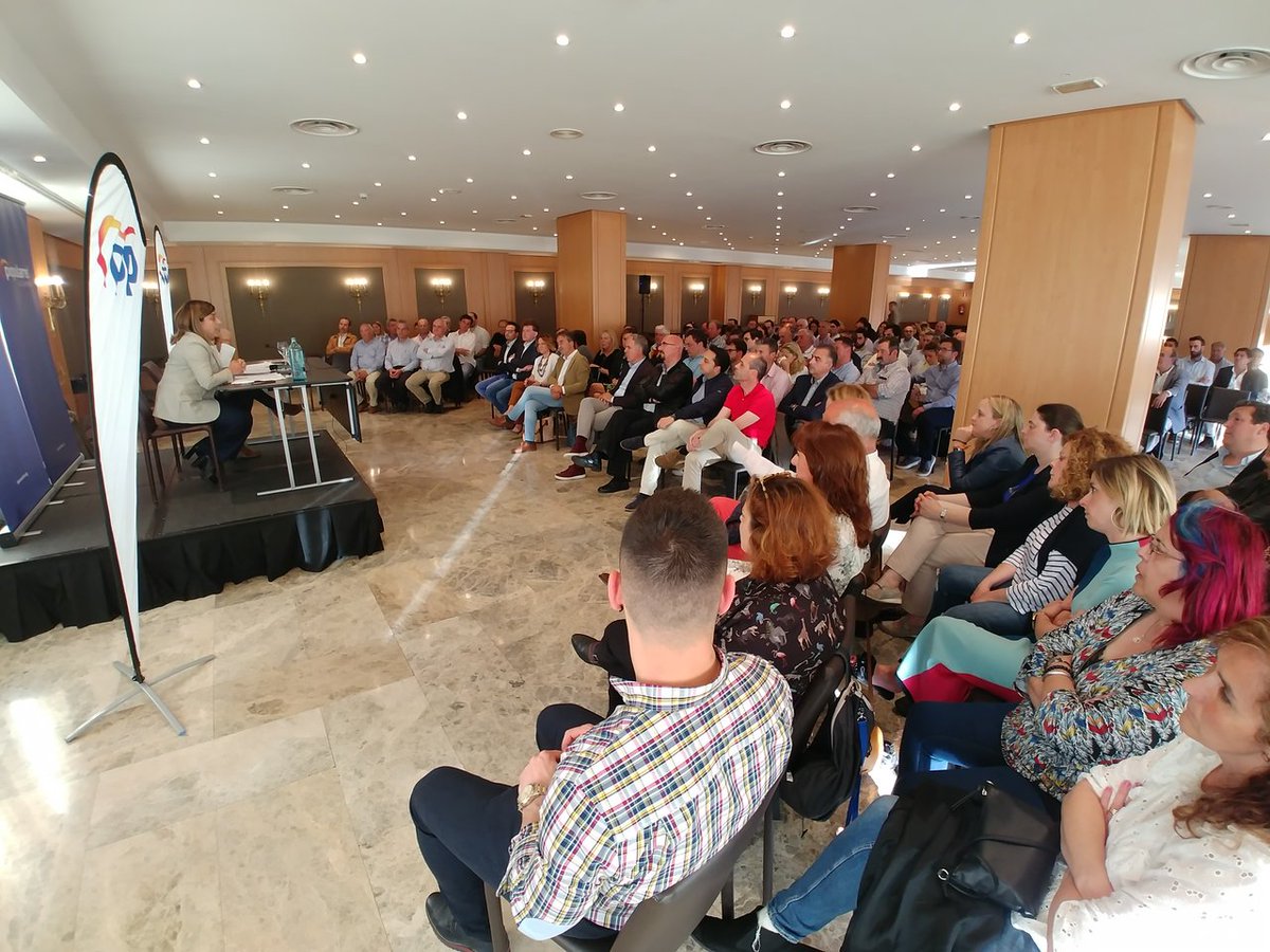 ppcantabria's tweet photo. El PP está dispuesto a hablar con el PRC para hacer valer la fuerza de sus votos https://t.co/FStyKDeD7z https://t.co/F39DrAI17F
