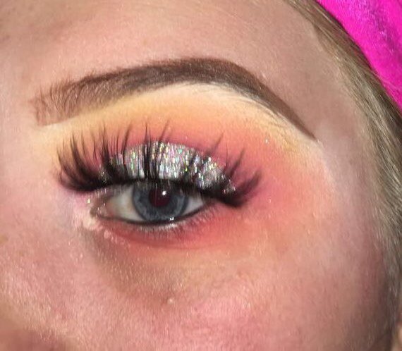 Hannah77246287's tweet photo. Sunset eye🌅
@wikilashes 
#sunseteye #GLITTERS #falseeyelashes #makeuplooks #eyelook https://t.co/BVwTXAJT84