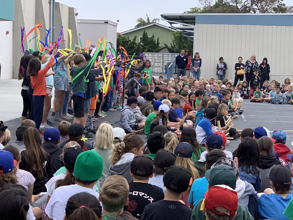 Haweselementary's tweet photo. Some highlights from our bravo assembly this morning! #ptafunded #behawesome #hawesnation https://t.co/IX3nLFCxzd