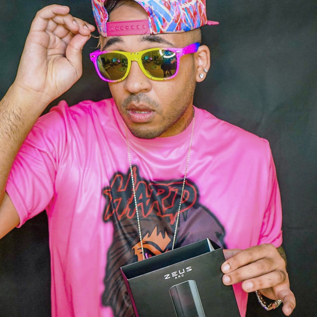 ZeusArsenal's tweet image. Feeling the good vibes from Billboard Hot 💯 Artist/producer @nicknittoli!

Check out this nick's work with our heroes
@SnoopDogg 
@FrencHMonTanA 
@YG!
Can’t wait for the new 🔥 to drop!

ow.ly/jtox50ut7CI

#zeusarsenal #nicknittoli #zeusarcgt #featured #vapelife #vaper