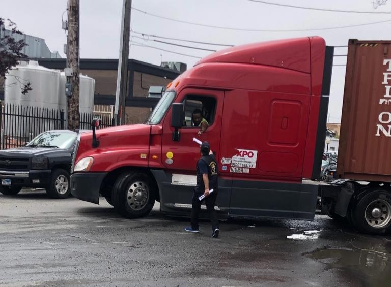 XPOexposed's tweet photo. .@Teamsters on #DayOfAction getting the word out to @XPOLogistics drivers in Newark, NJ on organizing withe the union!  #WeAreXPO https://t.co/XqRUVlIfKO