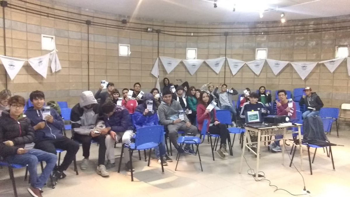 tngvialarg's tweet photo. Cómo desde principio de año siguen las #JornadasSecundarios 🚦en #AlmiranteBrown @MunicipioBrown 
@SafetyGroupArg 

#TngVial #ConcienciaVial #EducacionVial #SafetyGroupArg https://t.co/PyaMamuaac