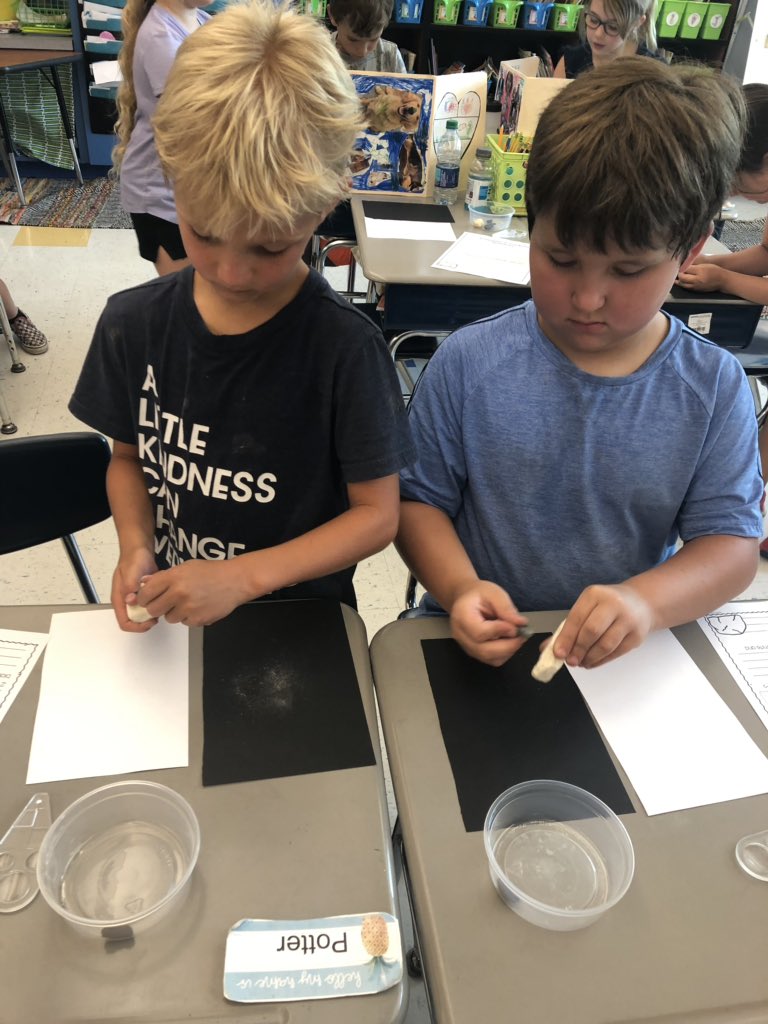 ruthpitstick's tweet image. Hands on exploration is our favorite way to stay engaged on these end of year afternoons. #sciencerocks #NHCSchat #keepthemlearning