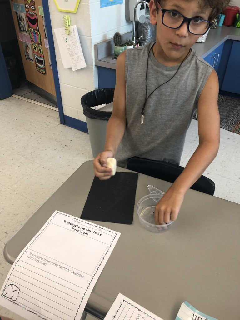 ruthpitstick's tweet image. Hands on exploration is our favorite way to stay engaged on these end of year afternoons. #sciencerocks #NHCSchat #keepthemlearning