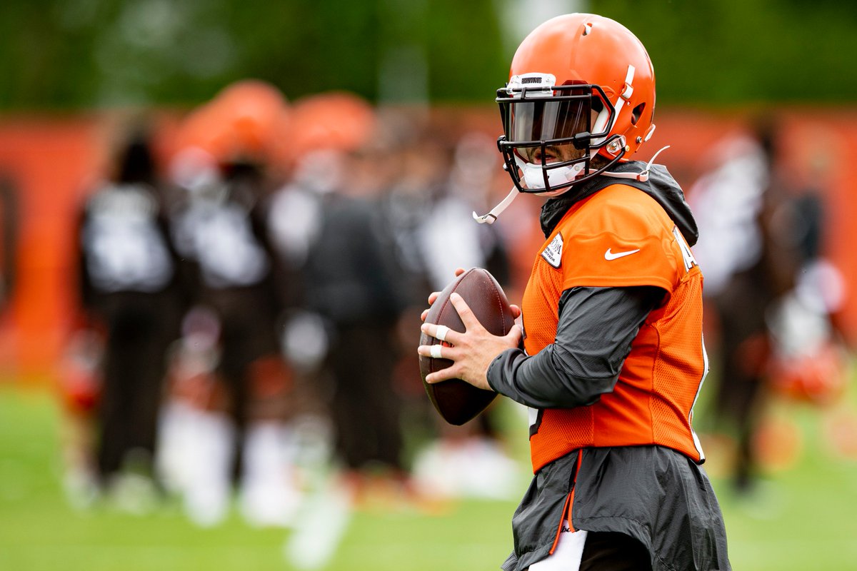 Browns's tweet photo. Tinted visor szn. 😎 https://t.co/CYxjPLDixF