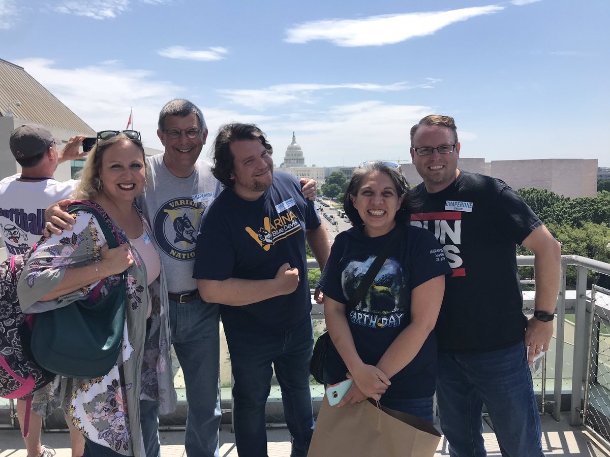 heidicraft's tweet image. Thankful for this team! @YouMeAndColorTV @ClaireMchewitt @mgoodst #newseum #WashingtonDC