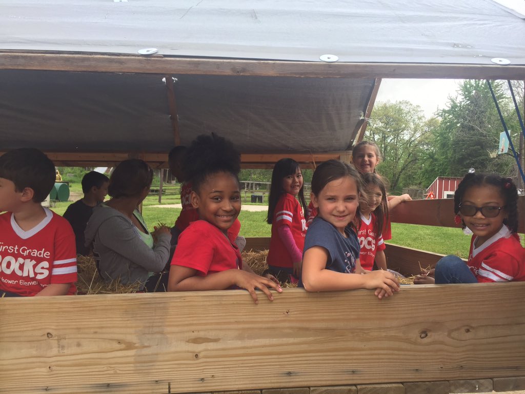 MrsGgrade1's tweet photo. 1st grade fun at the Farm! We had a great day learning about farm life and seeing all of the baby animals. #fraserfamily #ikefraser https://t.co/zHpzCe8U0G