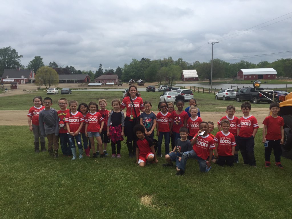 MrsGgrade1's tweet photo. 1st grade fun at the Farm! We had a great day learning about farm life and seeing all of the baby animals. #fraserfamily #ikefraser https://t.co/zHpzCe8U0G