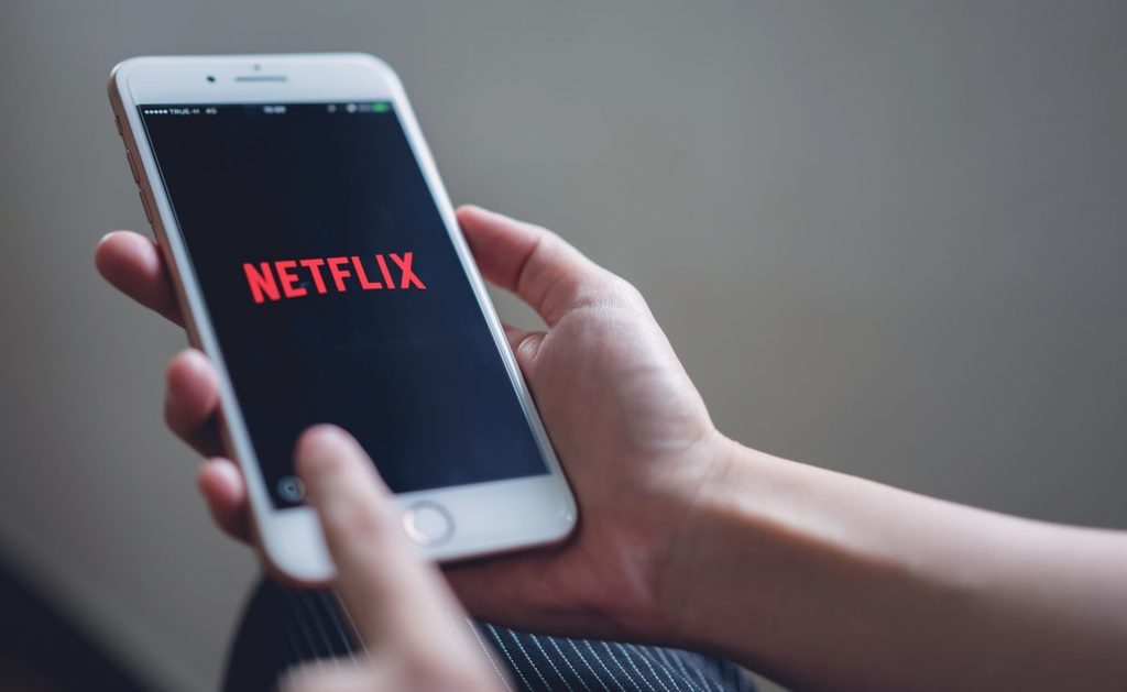 AdeleCNovotny's tweet photo. How to download Netflix movies and shows onto your phone or tablet to watch when you’re without internet https://t.co/lVzeiL3wII https://t.co/SH4dZK1lsY