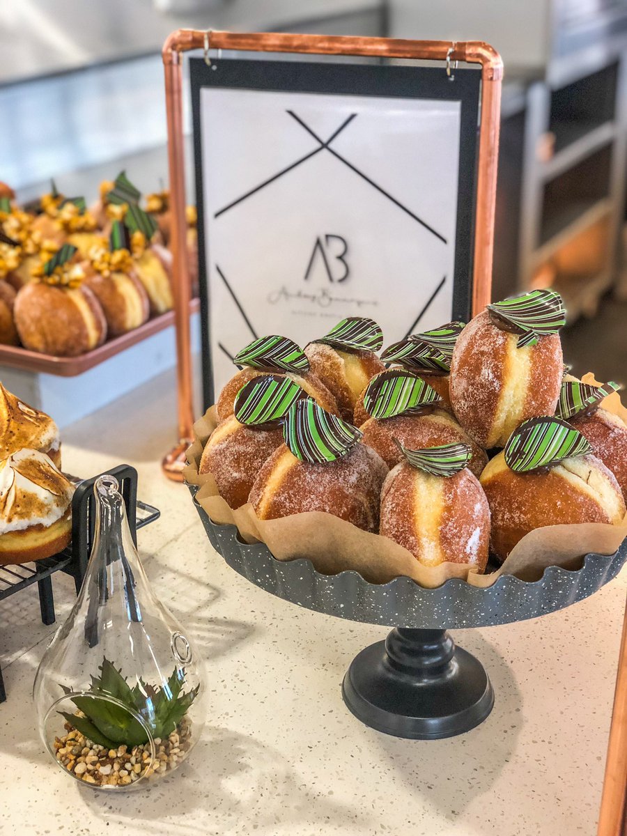 KarolineIKP's tweet photo. Another #sweetdelicious afternoon with our Artisan Pastry Chef 👩‍🍳 @audreybonnafous #soldout #happycustomers 🍩 #Londonstorey @baxterstorey https://t.co/7wXl06JlaF