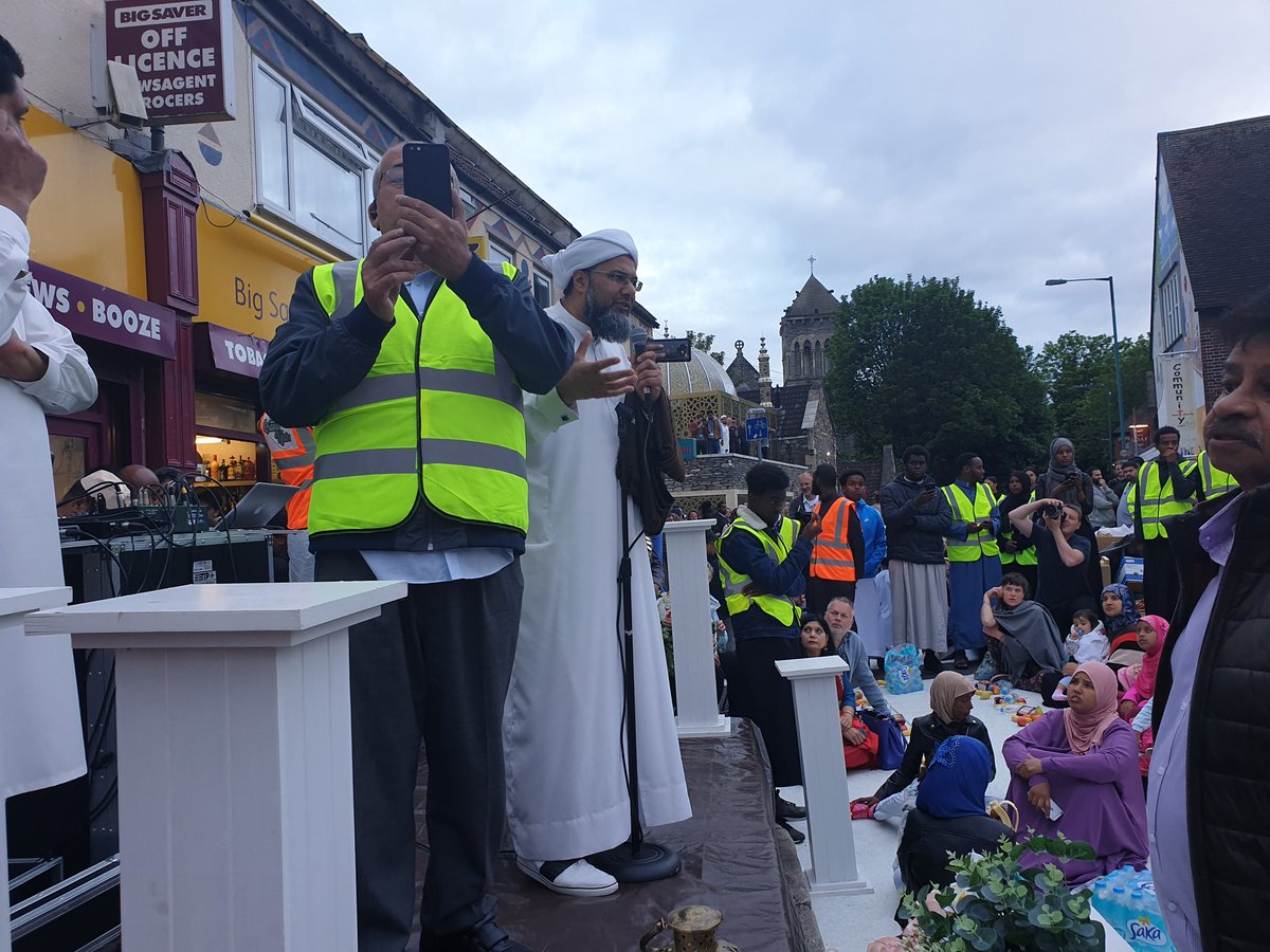 SuMountstevens's tweet photo. A very special moment celebrating with thousands. Grand Iftar #Bristol. https://t.co/SLNDFi7TKA