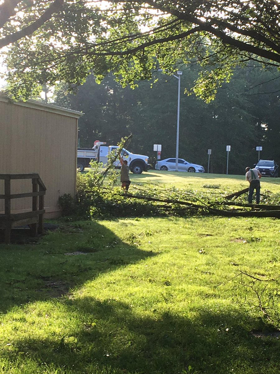 rachiexpandas03's tweet image. The tornado and severe thunderstorm destroyed Perry Hall yesterday! I was in the car during it all and it was scary! Trees came down on #silverspringroad and @Hall_Pride That was one crazy day!!