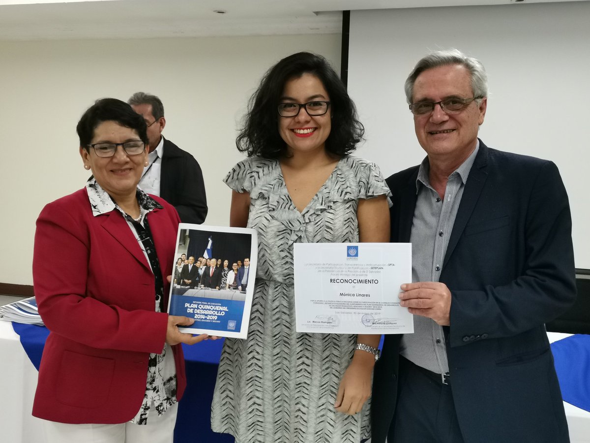 SPTAsv's tweet photo. Los titulares de @SPTAsv, @MERodriguez53 y @PalaciosLour entregan a los integrantes del Consejo Consultivo Ciudadano un reconocimiento por su aporte a la participación ciudadana e incidencia en las políticas públicas https://t.co/3qH2E7I2Ee