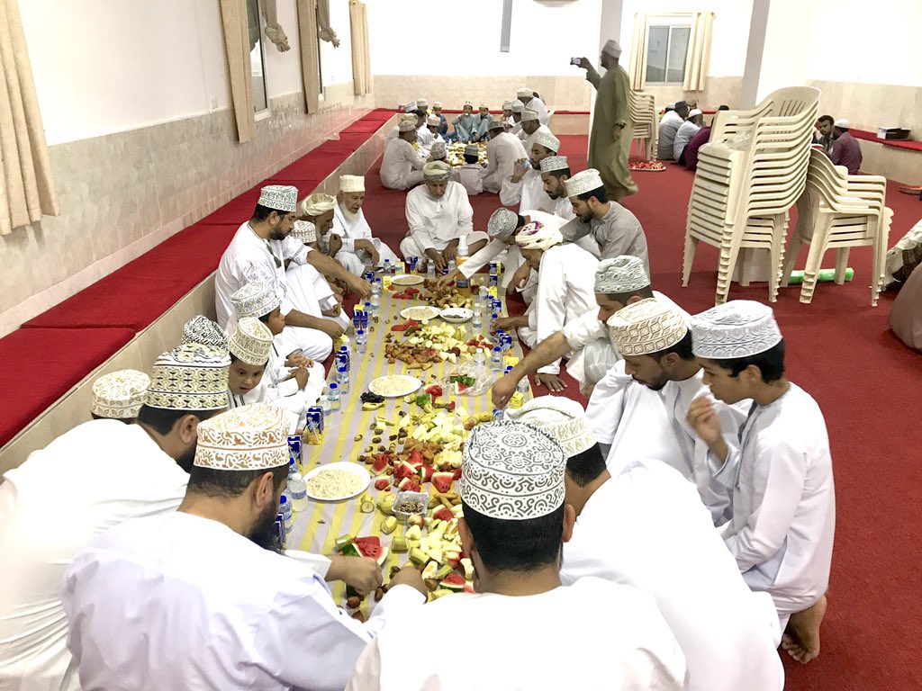 siyavoluntary's tweet photo. تجديدًا للقاءات الأخوية في الشهر الكريم أقام فريق صياء التطوعي الليلة وجبة إفطار وعشاء في مجلس مسجد الشرجة بمنطقة صياء .

تقبل الله منا ومنكم صالح الأعمال 🌿✨ https://t.co/7PdaCqZLwD