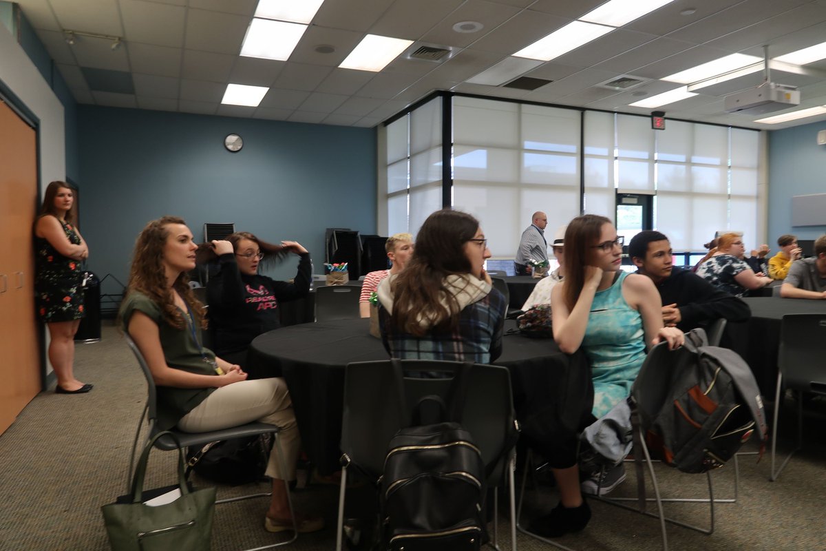 HerkimerBOCES's tweet photo. The last @ValleyPTECH Mentor Monday of the school year recently took place! Great job by our students, and thanks to the local mentors!

Read more about the Mentor Mondays program by scrolling down to the "VP-TECH launches Mentor Mondays" story at https://t.co/Dfx584DhCo. https://t.co/SzsYSoEFcY