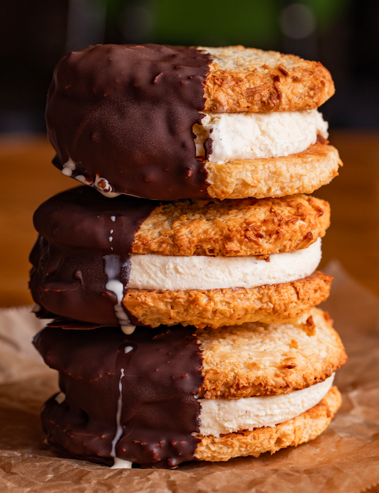 LettuceEats's tweet image. Can’t buy me love, but you can buy these Chocolate Dipped Coconut Macaroon Sandwiches at @beatrixchicago after 9pm. Which is basically the same thing.