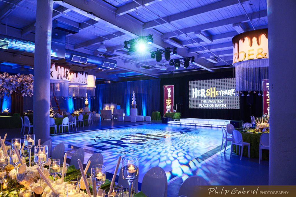 Moulin_Philly's tweet photo. Sweet tooth? We have just the throwback to indulge in! As we gear up for another Mitzvah celebration this weekend, we are flashing back to Zoe and Dylan's B’nai Mitzvah — a chocolate-decor masterpiece! 🍫  ( 📸 : Philip Gabriel Photography) https://t.co/X2MfahNfc0