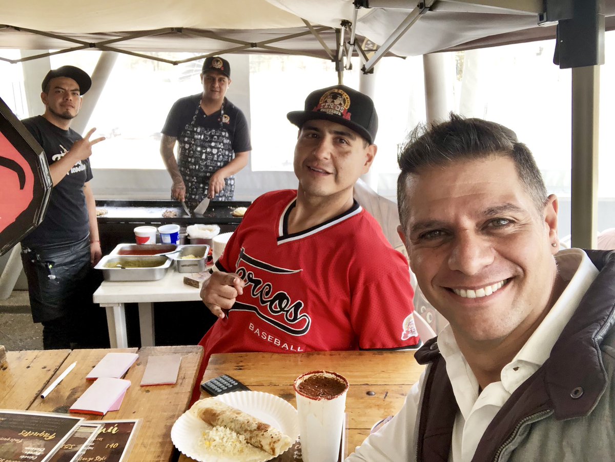mercadanterafa's tweet photo. #hoytoca @burritostercos y #michelada de mi Tocayo @rafabalderrama en @azteca #buenprovecho 😋 https://t.co/JAE40PsF2f
