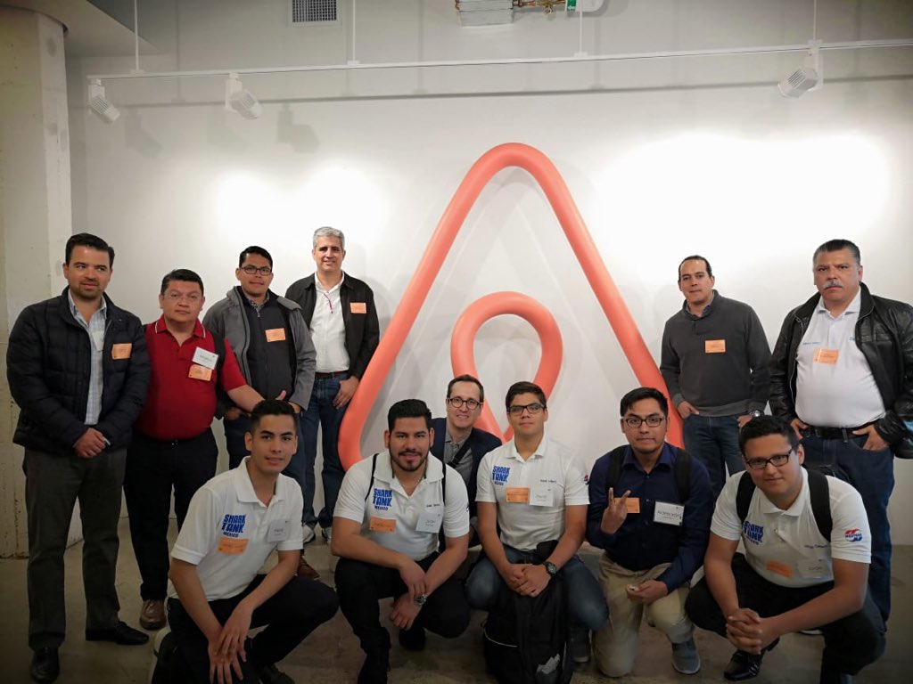 AmChamMexico's tweet image. #AmChamGoesSV | “La #tecnología nos ha permitido entrar en la era de la economía digital y colaborativa, empoderar a la ciudadanía y democratizar los ingresos de actividades como el turismo” @airbnb #WorkValues