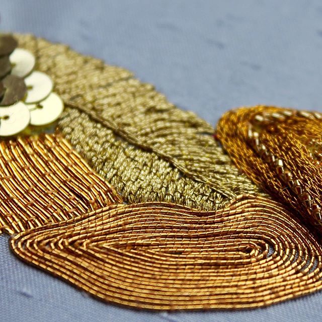 I’ve been a bit quiet on the grid as I’ve spent more than 20 hours on this goldwork sample for my embroidery course. Glad and sad it is finished in equal measure. 💛🌟✨⭐️💛 #goldworkembroidery #handembroidery #handmade #slowstitching #craftastherapy bit.ly/2wvpvA1