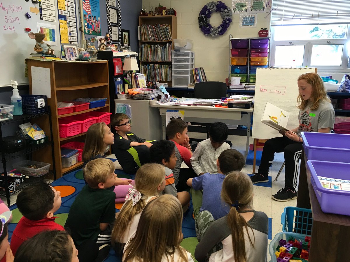 mccsdmedia's tweet photo. Ss who won the 40 book challenge took a field trip to MES to be mystery readers in first grade. Thank you Mrs. Novak and great job students! Keep reading for our next challenge! #d24inspires #read https://t.co/jLeq5ZKhK3